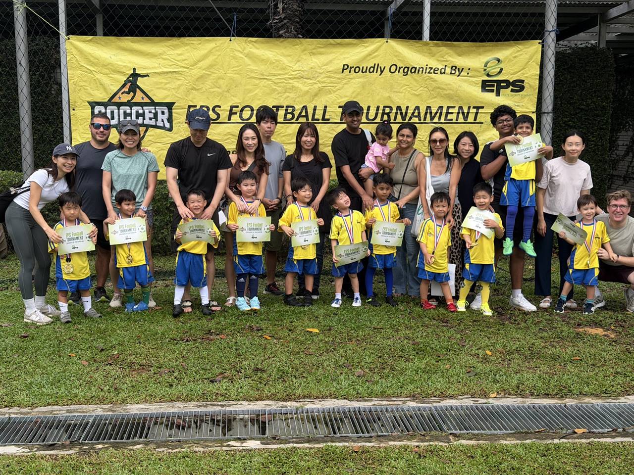 Large group of EPS players and parents celebrating together at the tournament