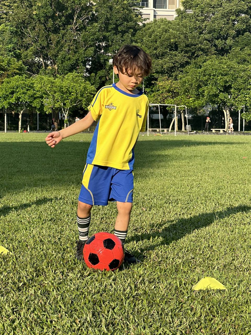 EPS junior player striking the ball during training